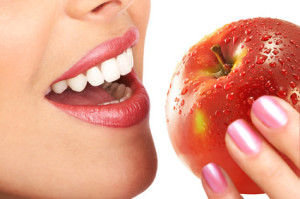 Otturazioni dentarie e terapia canalare, per un sorriso a prova di mela
